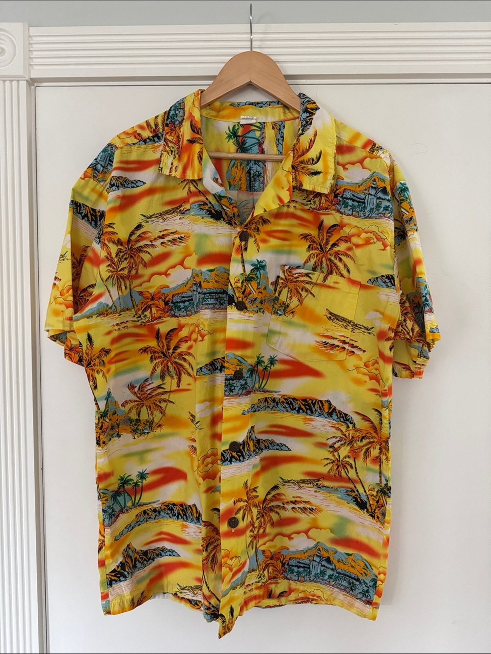 Men's Yellow Tropical Print Short-Sleeve Button-Down Shirt - Casual Camp